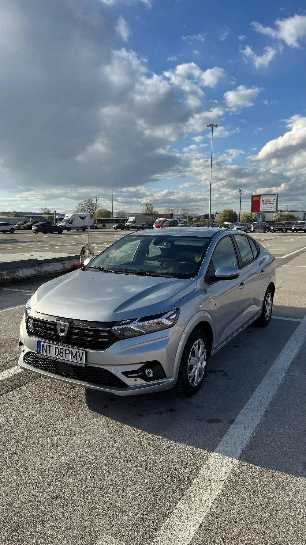 Vand Dacia Logan 2021, automata, stare perfecta, gri metalizat, ecran parcare, 10700 euro.