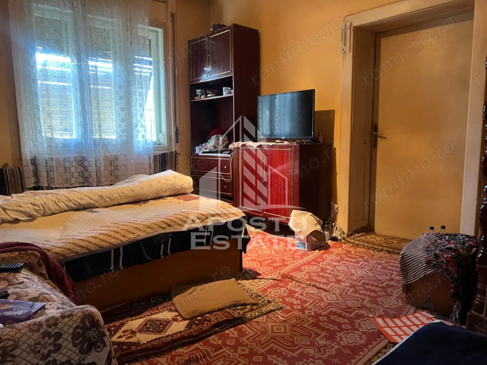 Casa batraneasca de vanzare cu teren de 1549mp, in Giarmata