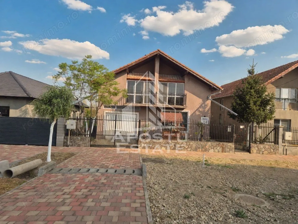 Casa spațioasă, 280 mp utili, Sânnicolau Mare