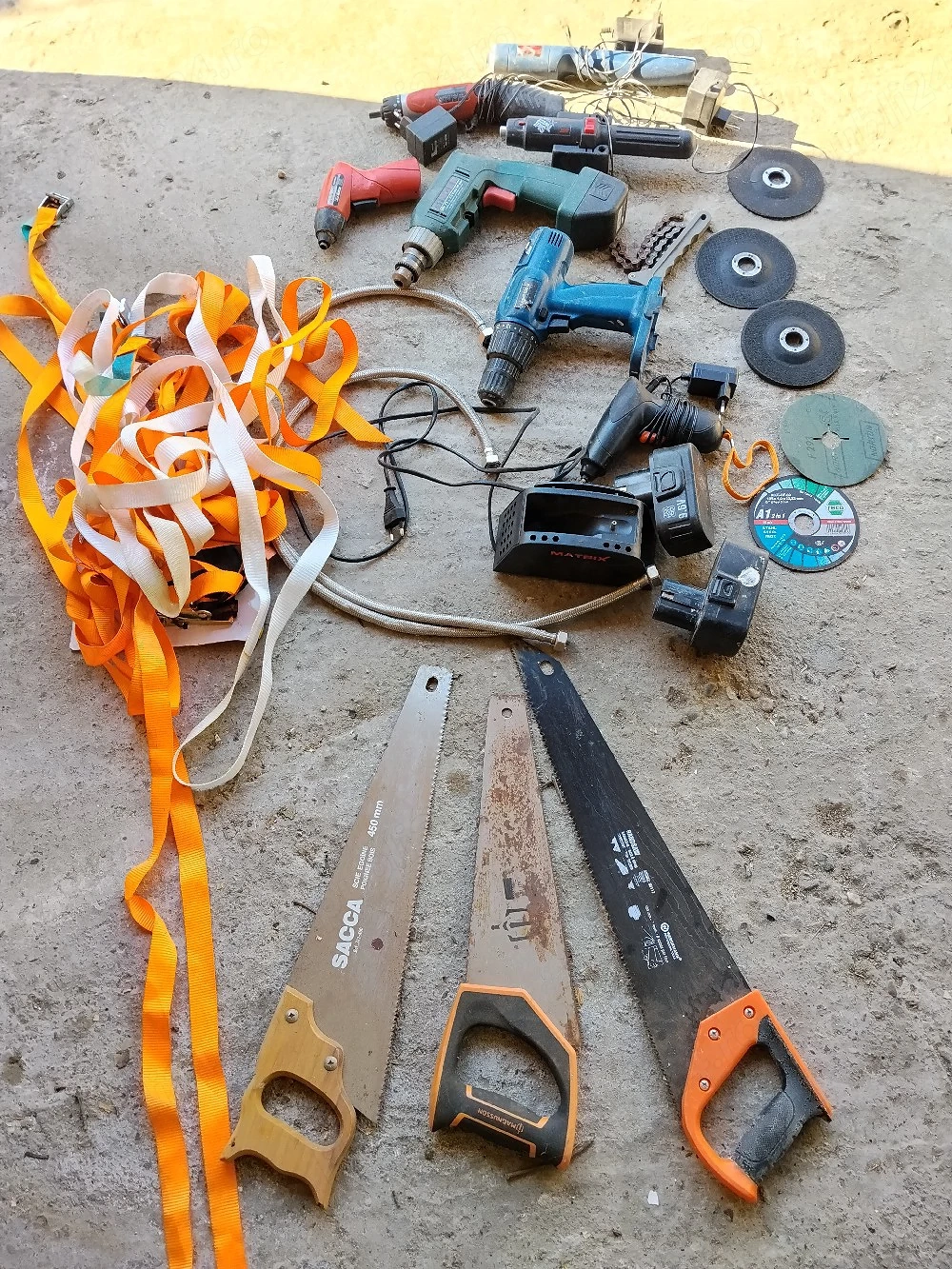 Vând diverse scule ieftine.