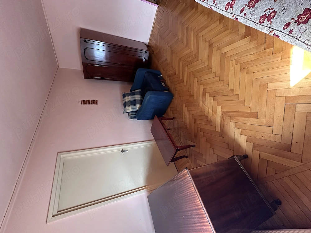 Vand apartament două camere semidecomandat 