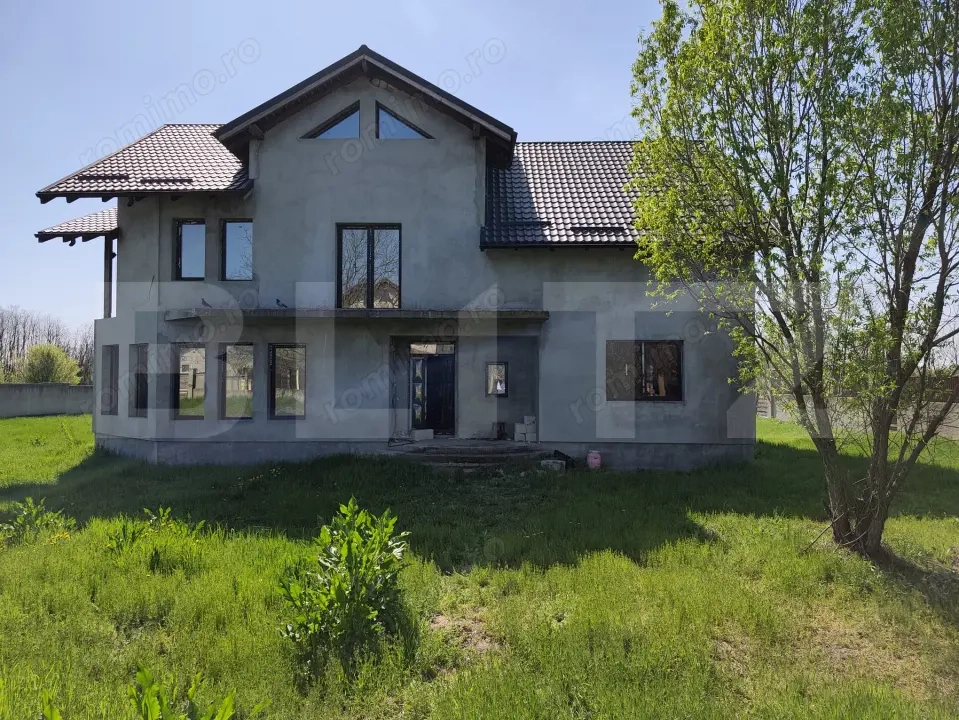 Oportunitate: Vilă P+1+M în Titu, 146 mp/nivel, teren 1607 mp
