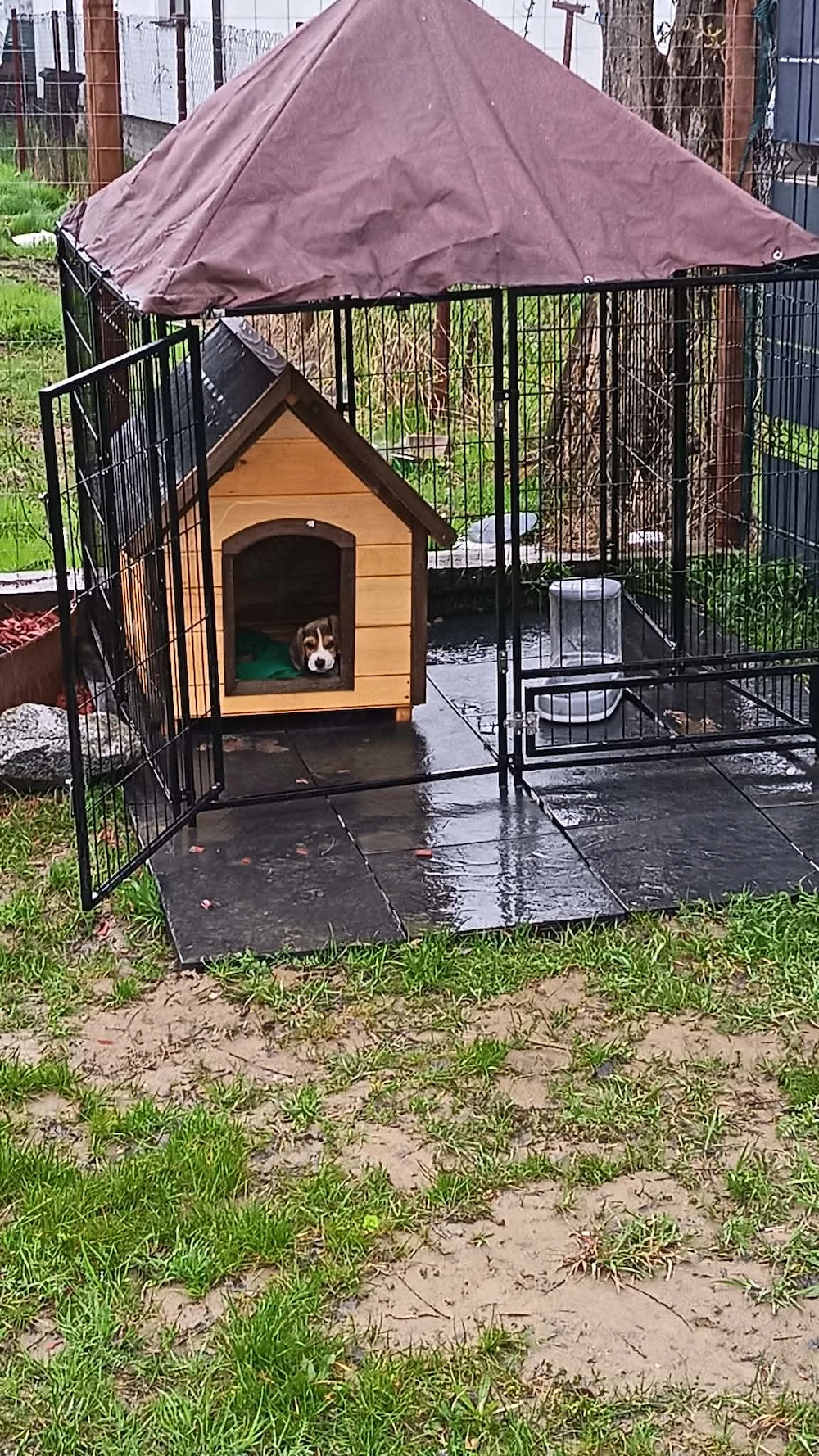 Tarc pentru caini PawHut, cu usa pentru boluri, acoperis din material Oxford, negru si maro, 141x141