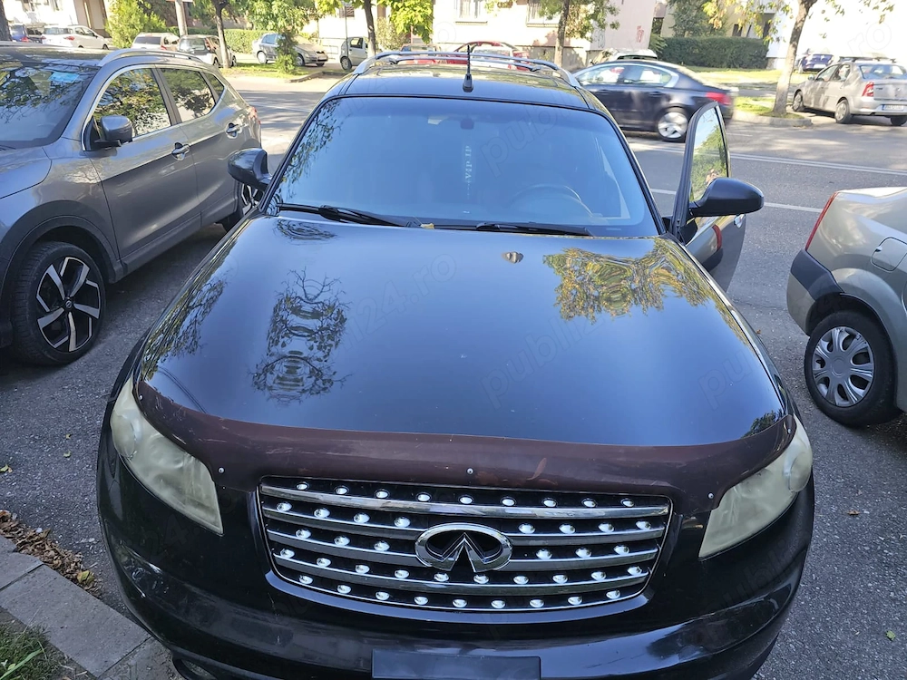Vând Infiniti FX45.