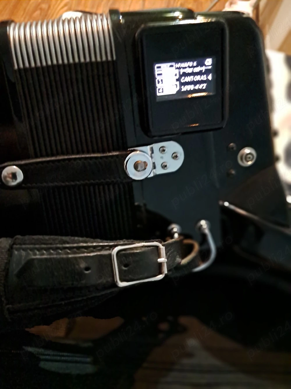 vînd acordeon ROLAND FR7X  în stare impecabilă din toate punctele de vedere 