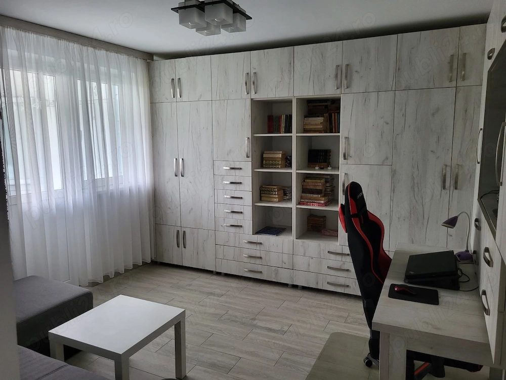 Vând apartament cu 2 camere, confort I, decomandat, zonă liniștită și curată cartierul Nord