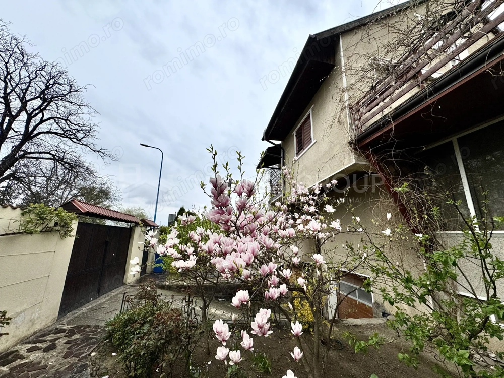 Casă individuală cochetă, cu priveliște, garaj, teren 496 mp, comision 0