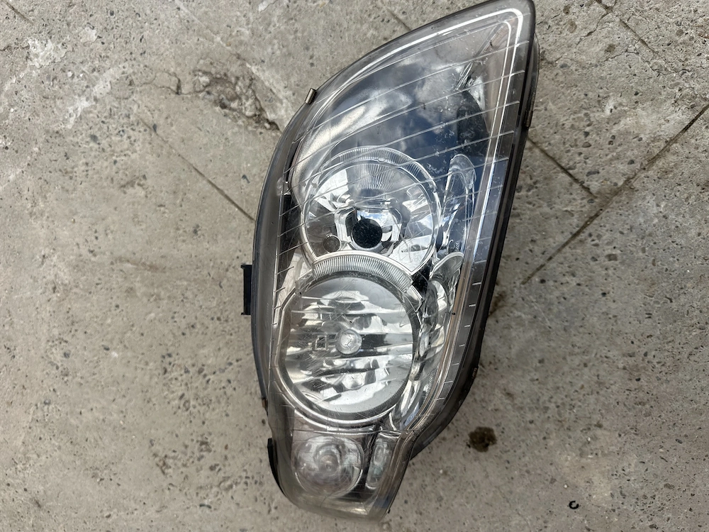 Vând faruri Audi A4 B7