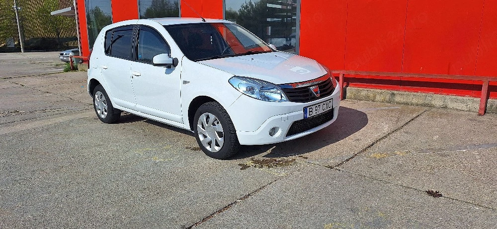 Dacia Sandero an 2011 motor 1.5 diesel E 5