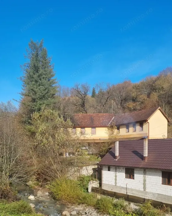 Cabana de vanzare, complet mobilată, ideală pentru relaxare sau investiție