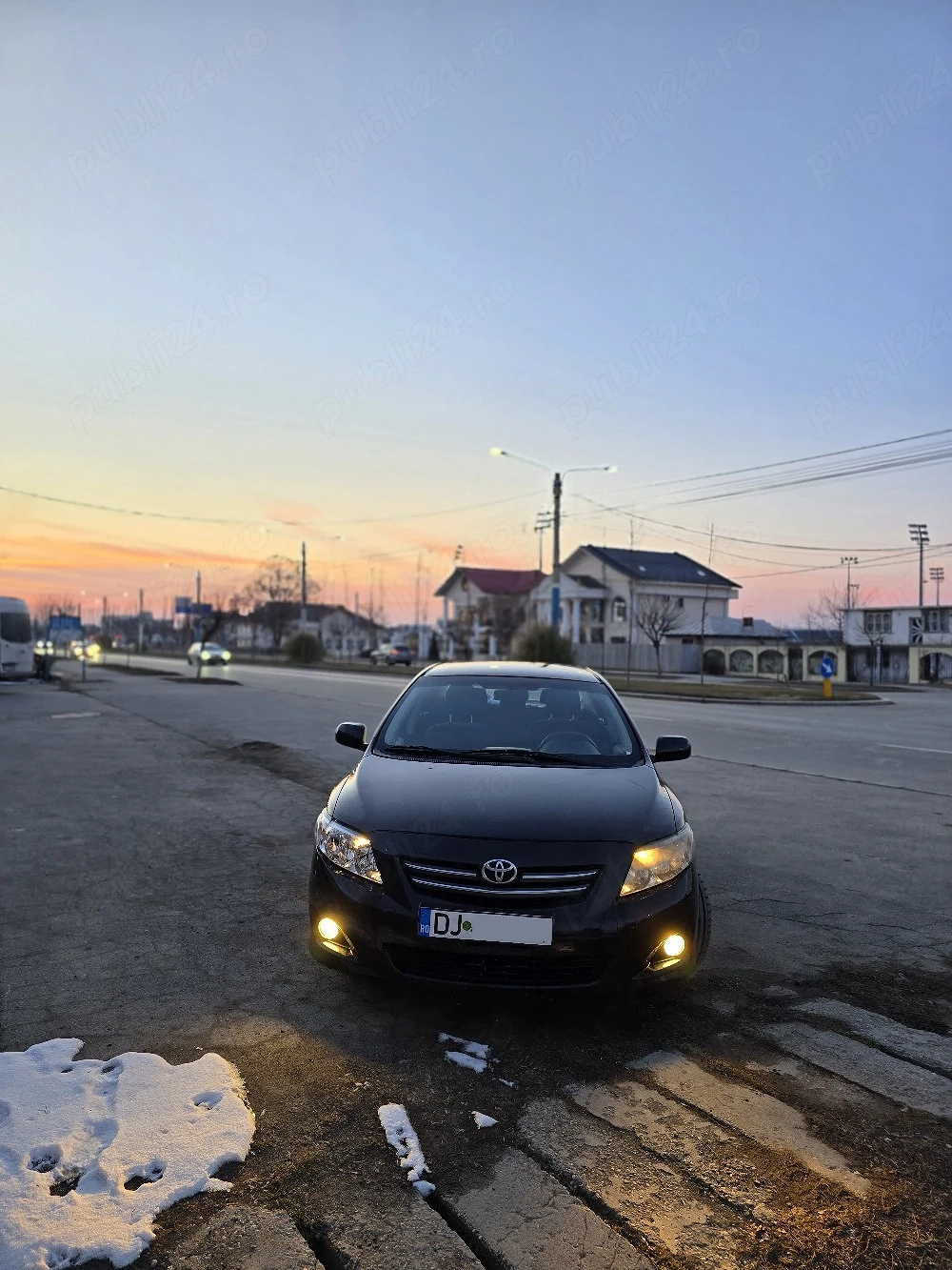 Toyota corolla 1.6 cu doua seturi de jante