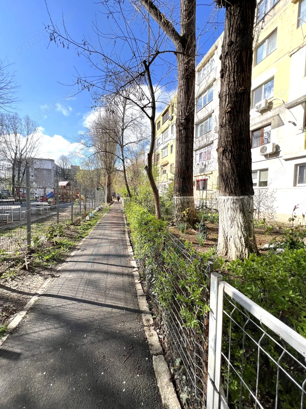 🏡 Apartament 2 camere, etaj 3, stradal – zonă excelentă Micro 40