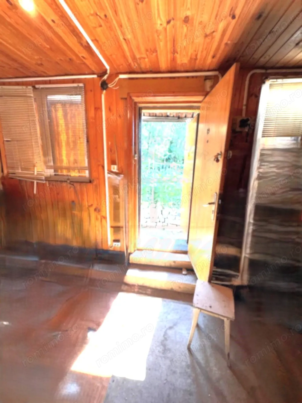 Cabana din lemn+ teren 2000 mp , 105.000 Euro negociabil, zona Metro
