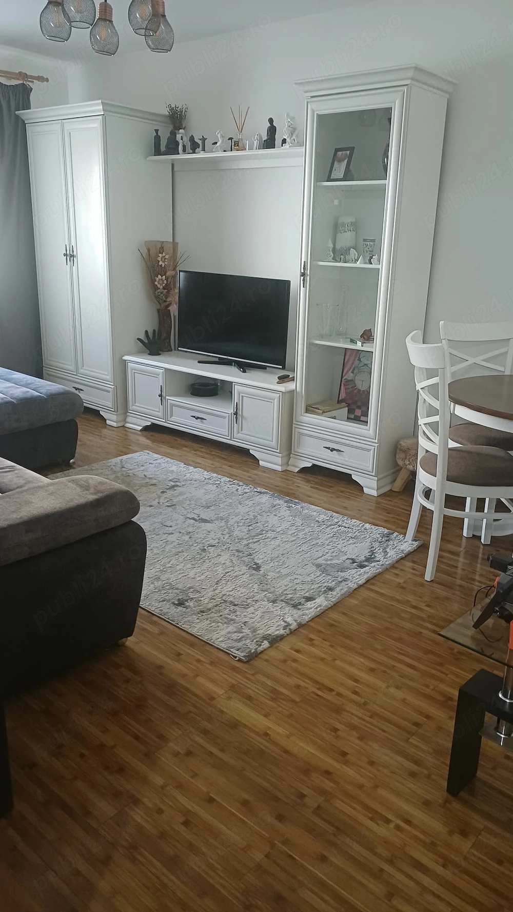 Vând apartament 3 camere Mioveni 