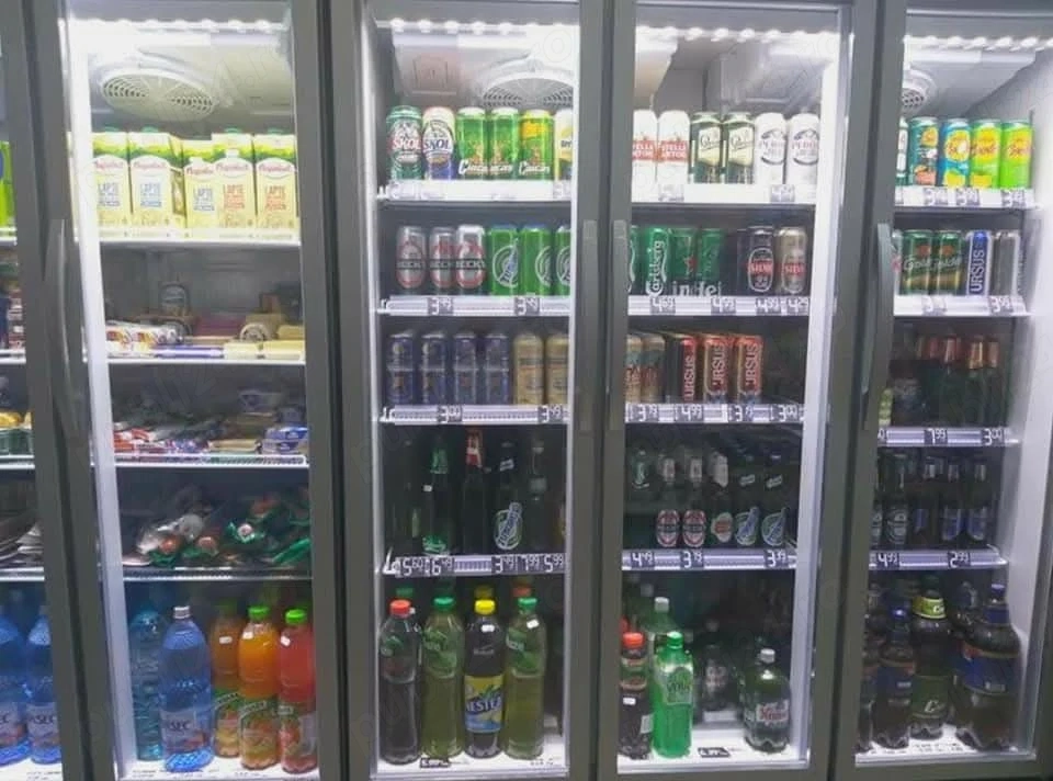 vitrină frigorifică 3 uși de vanzare