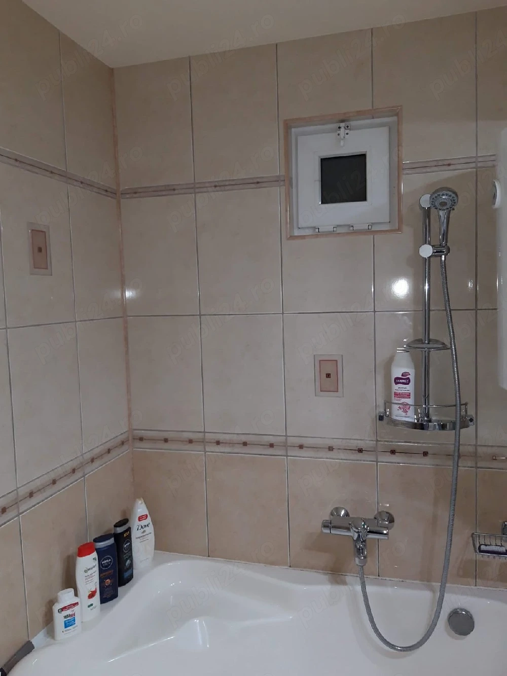 Închiriez apartament