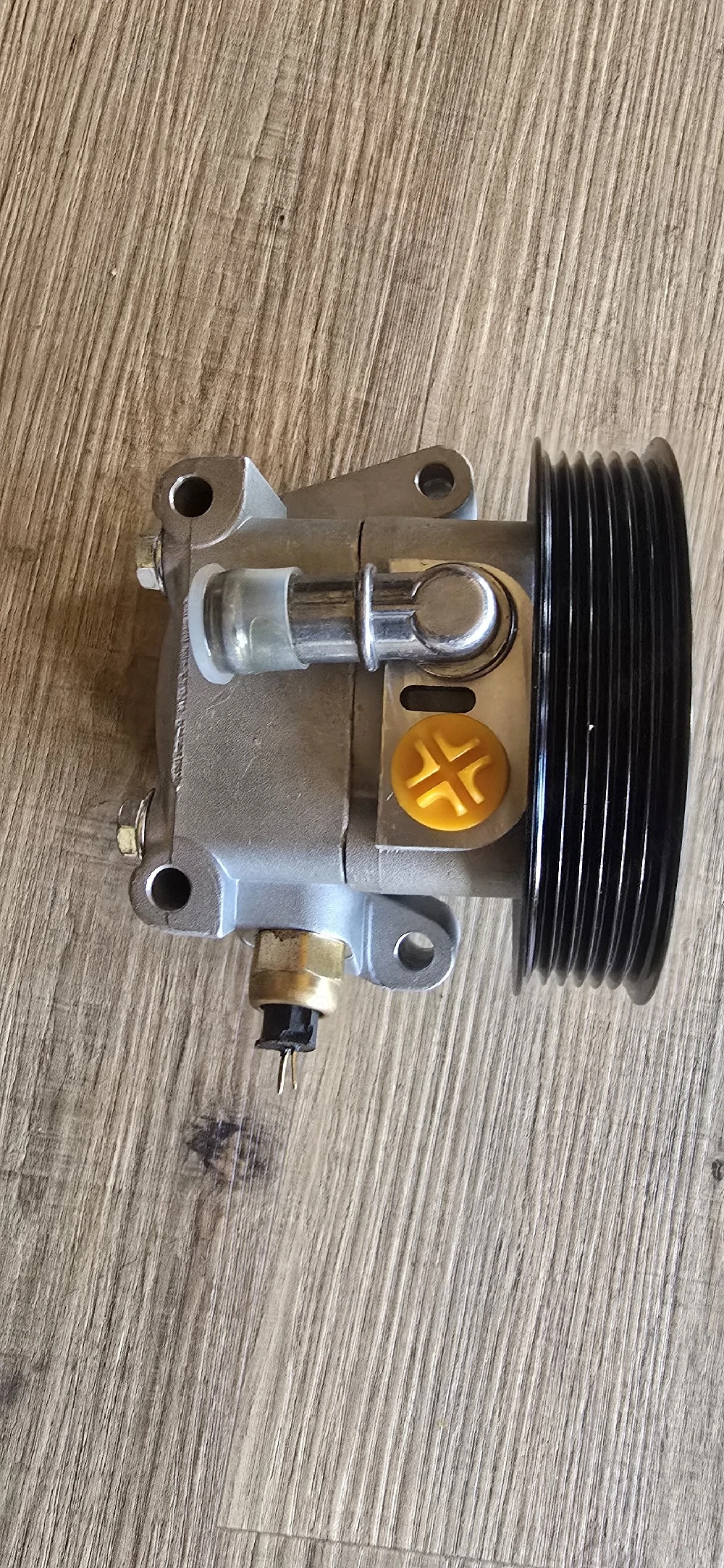 Pompă de servodirecție hidraulică pentru Ford Focus. 