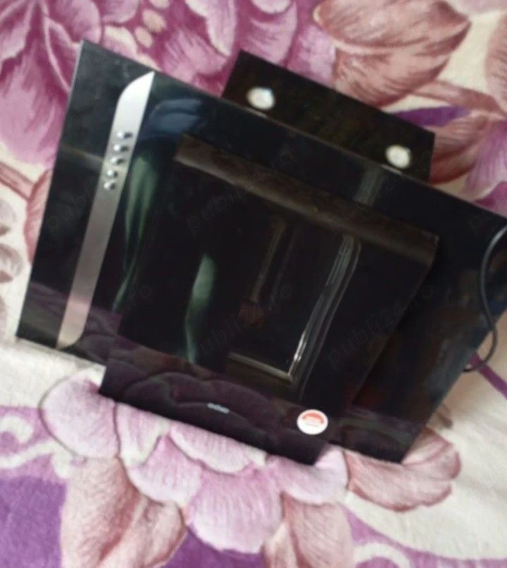 Vând hota stare impecabilă 