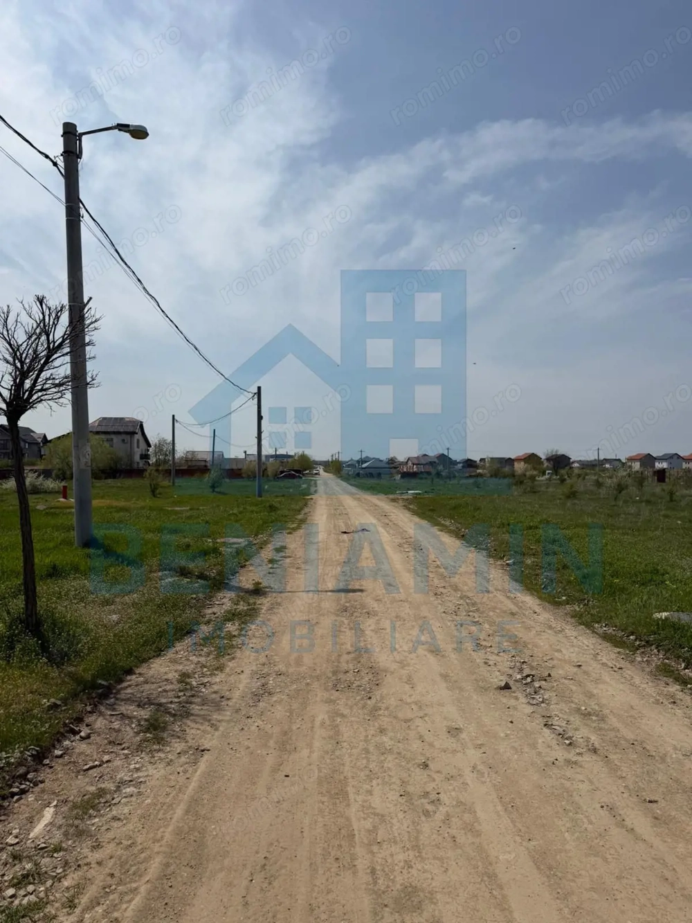 Teren intravilan zona Aeroport-800mp-28.000 euro-Deschidere 20x40m