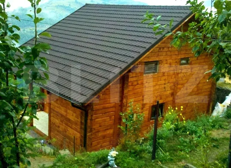 Cabană din lemn masiv, 100 mp utili, teren 3000 mp, Someșu Rece