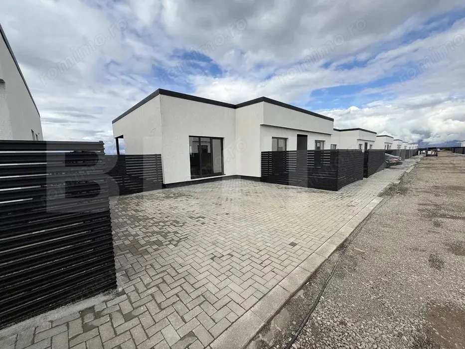 2 CASE MODERNE DE VANZARE – 4 camere |Pompă de căldură |Tavan extensibil Barisol
