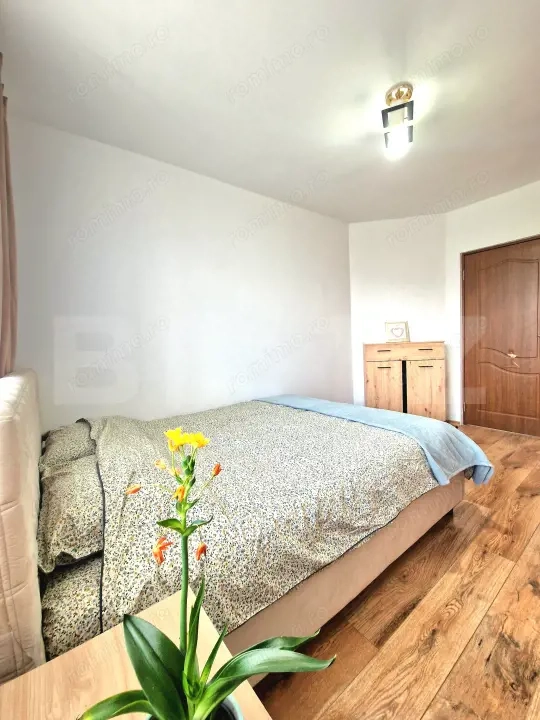 Apartament cu 3 camere, etajul 2, 59 mp, parcare, balcon, zona Florilor