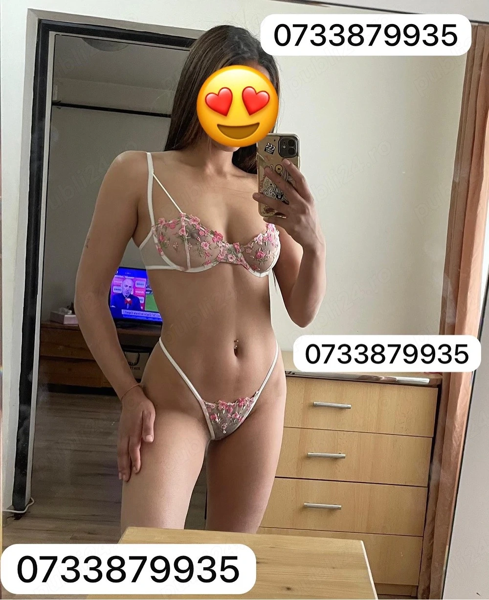 Bruneta slim cu forme!