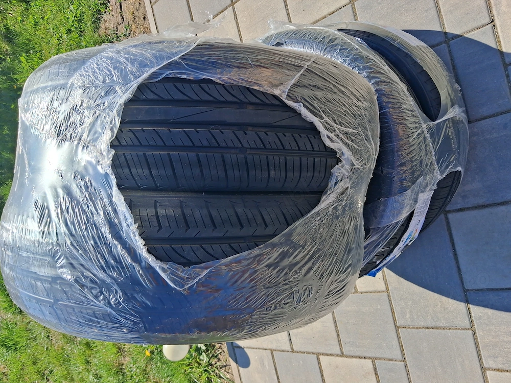 vind 4 anvelope noi 185/60/15 aduse din Germania 