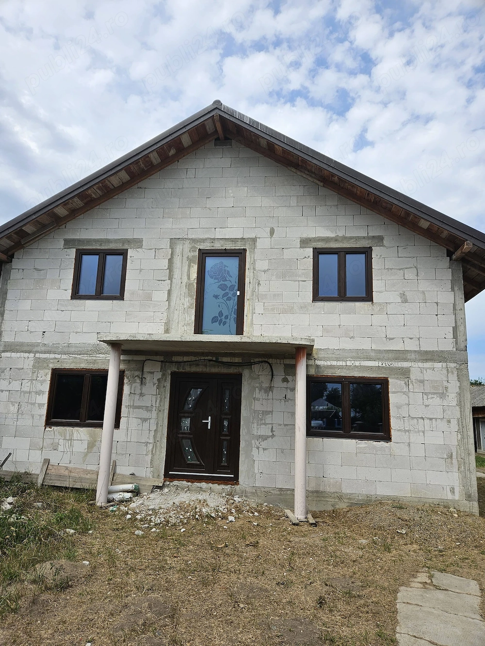 Casă de vânzare la intrarea în Pașcani   75.000  