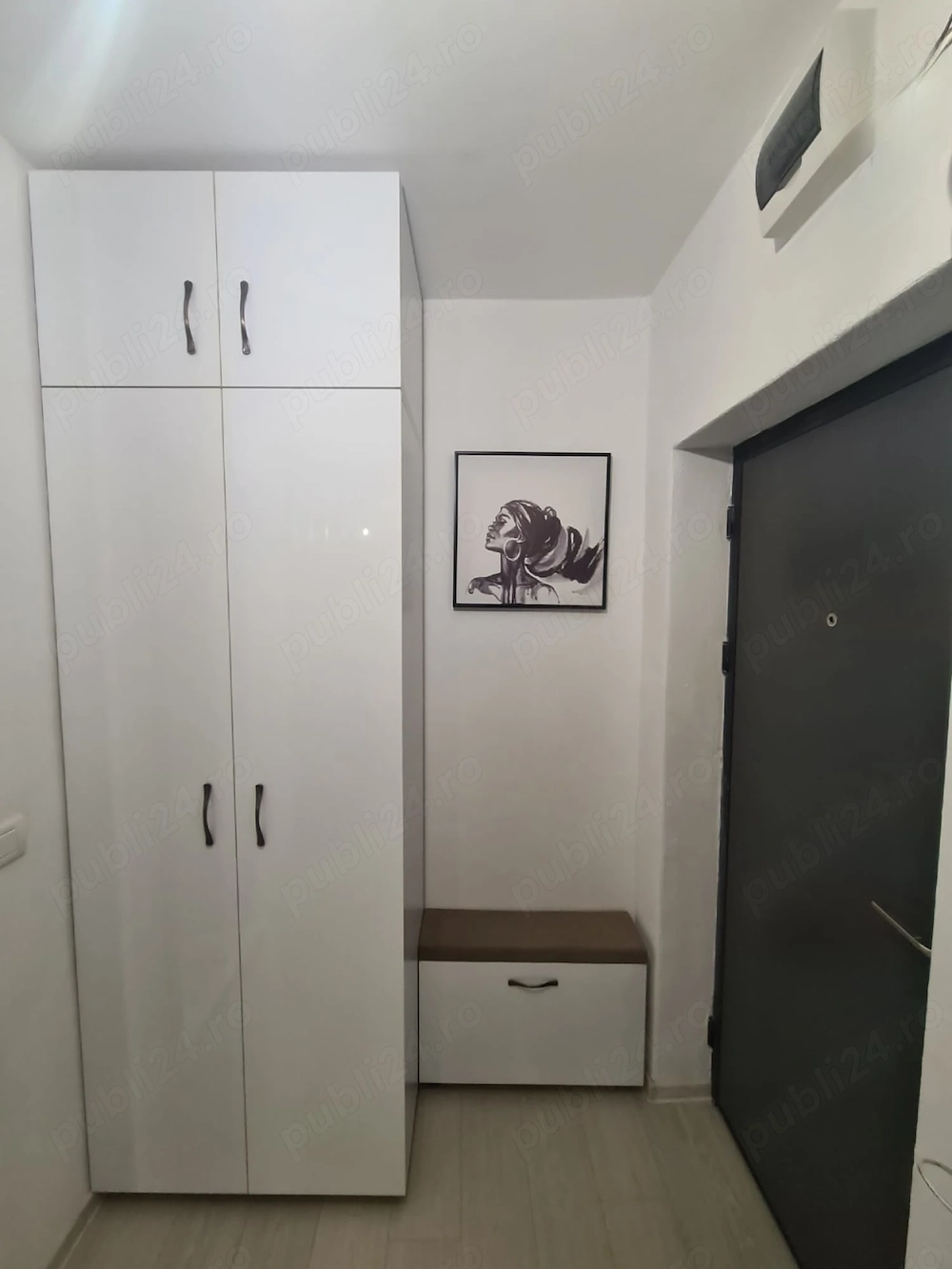 Închiriez studio