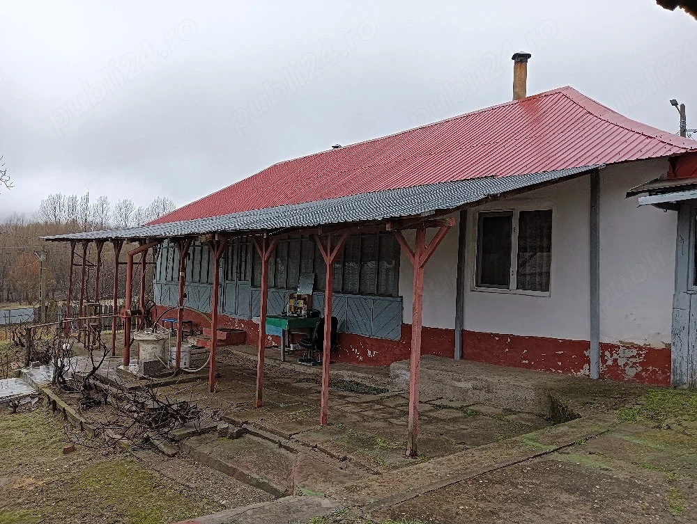 vănd casă bătrânească 