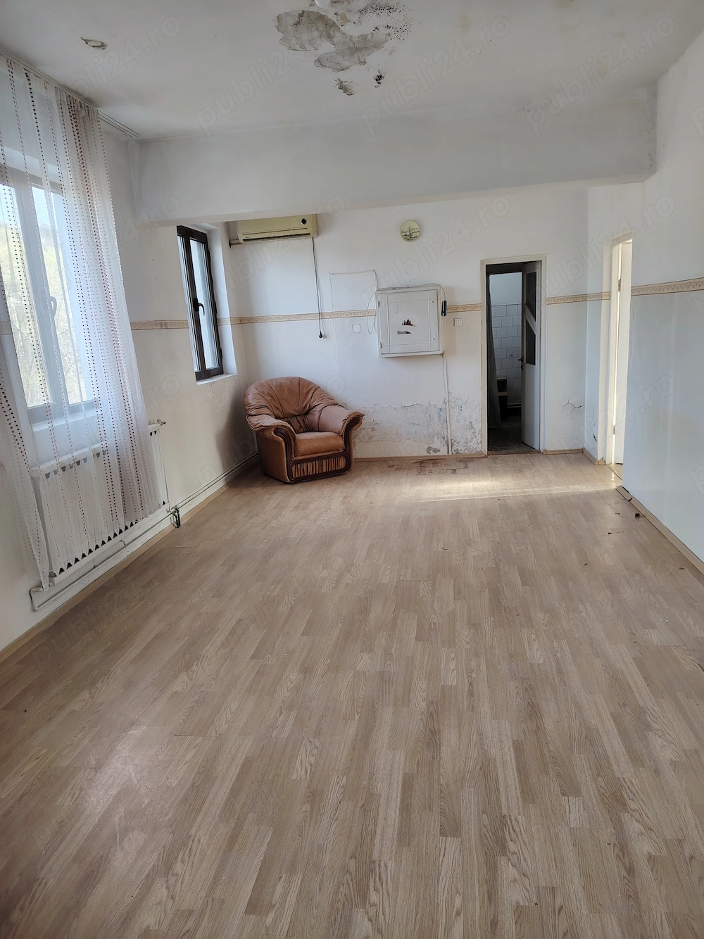 Clădire de vânzare, parter plus etaj, 300 mp, strada Depozitelor nr. 8