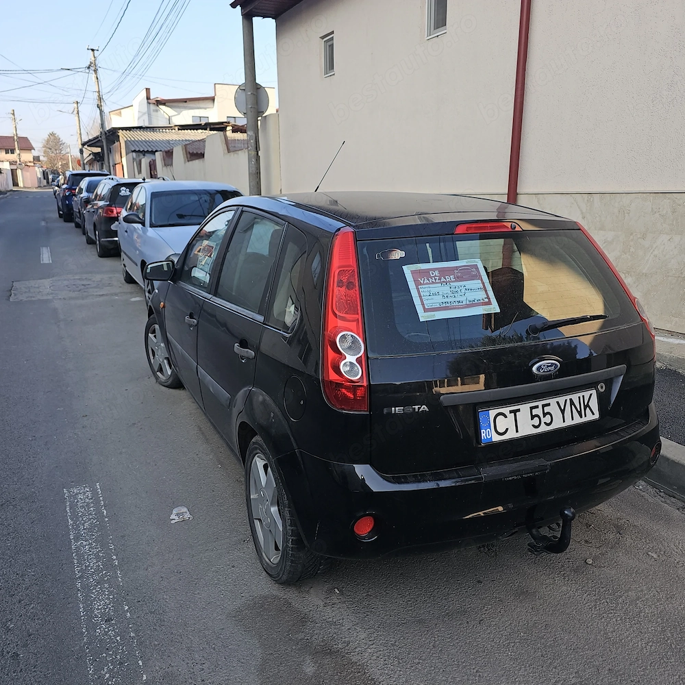 Vand FORD Fiesta 2005, benzina, in stare buna de functionare. Proprietar in acte, usor negociabil.