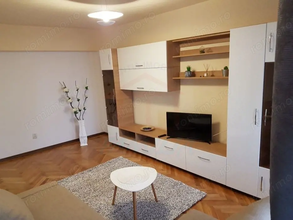 Inchiriere apartament 2 camere decomandate,Trei Star