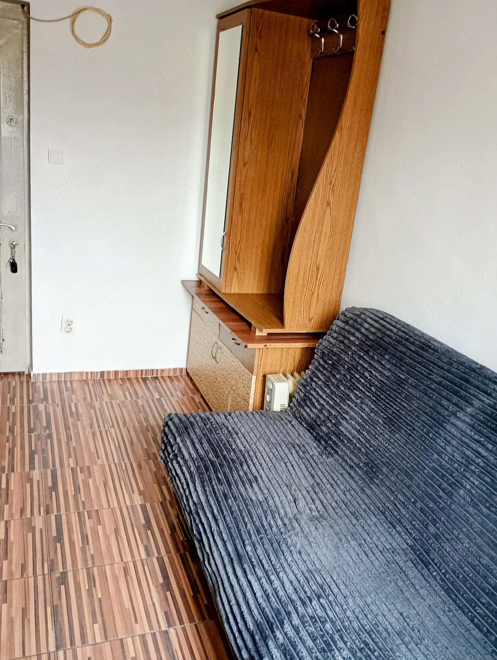 Proprietar ofer garsoniera spre inchiriere 