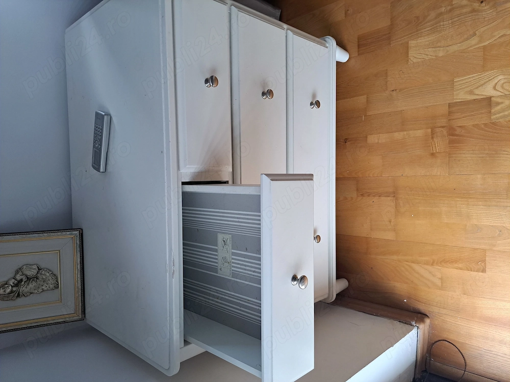 Comoda alba cu sertare