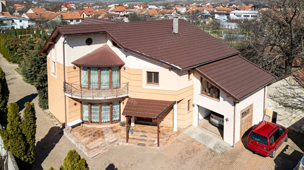 Casa deosebita cu teren de sport in zona semi centrala in Lugoj