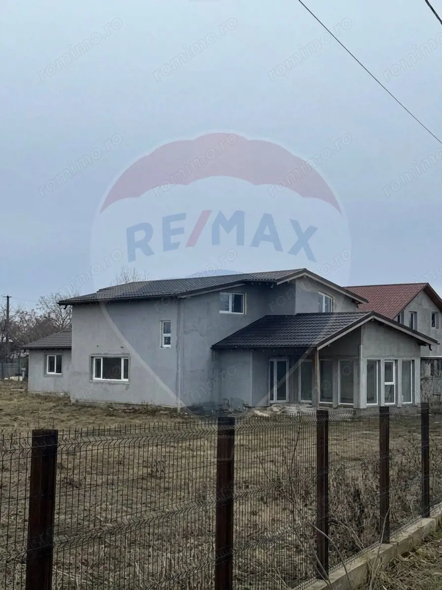Casă / Vilă cu 6 camere de vânzare