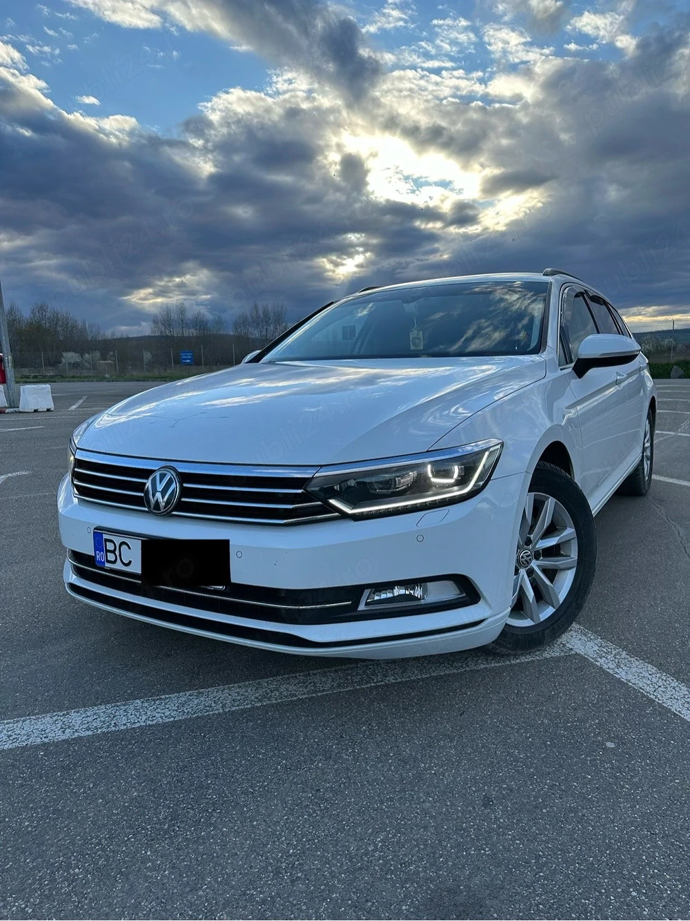 VW Passat B8 Variant 2.0 TDI DSG R-Line Interior   Navi   LED   Întreținut TOP
