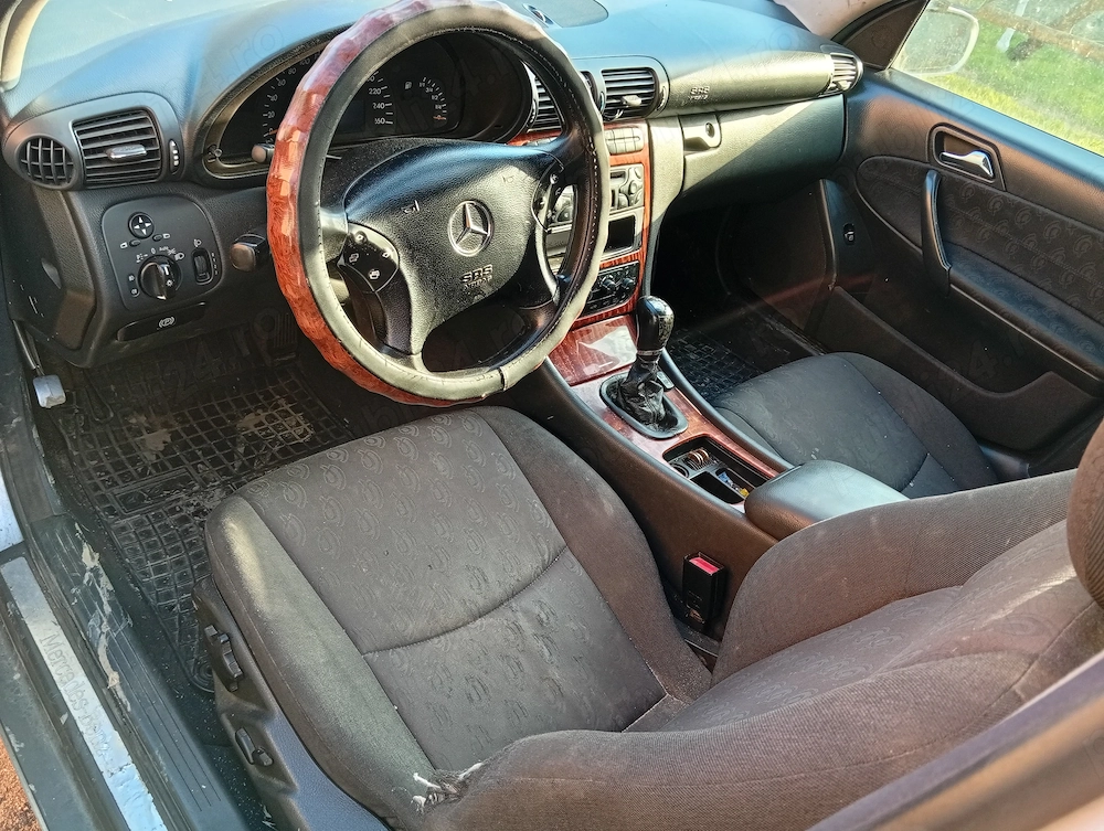 Vând întreaga sau dezmembrez Mercedes c clasa 2000 benzina plus gaz