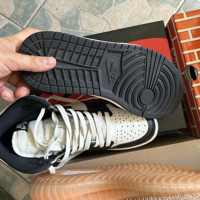 Pantofi Sport Air Jordan 1 High Mocha 41 VNDS 100% originali