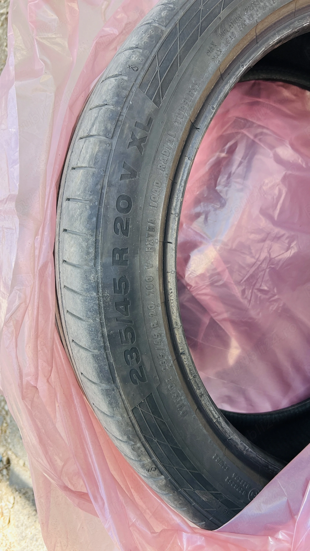 Vând anvelope vară 235/45/20 XL