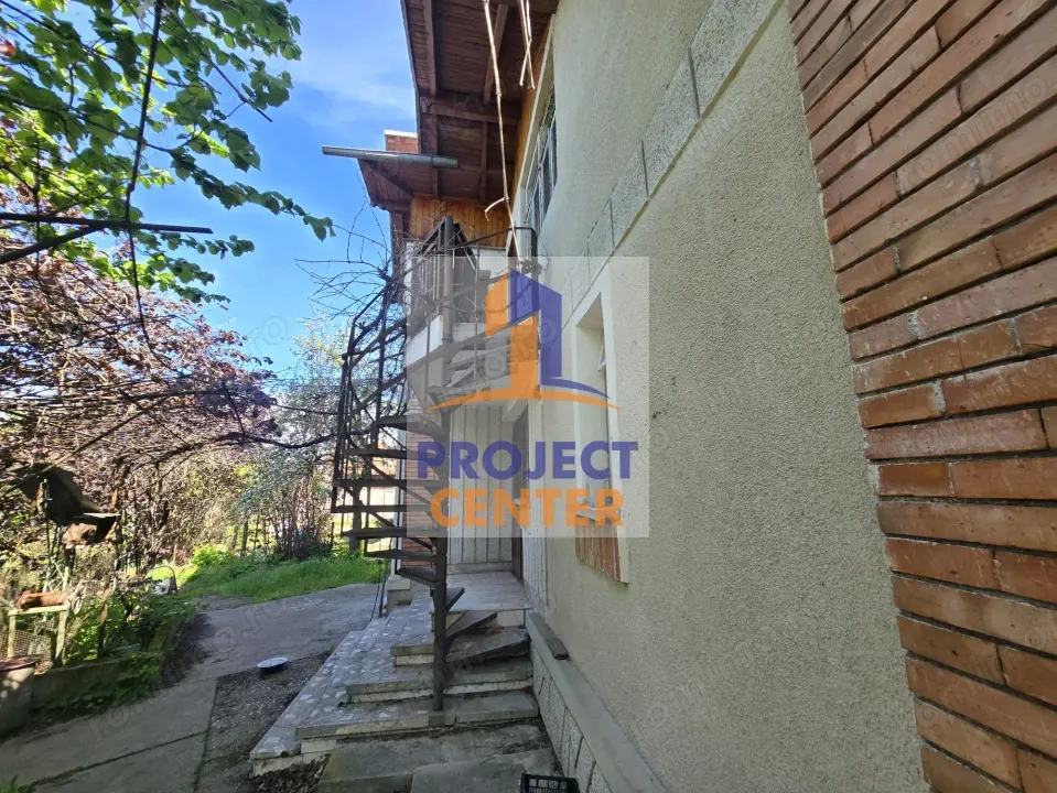 Casa cu 4 camere, anexa si teren de 1416 mp in Leordeni