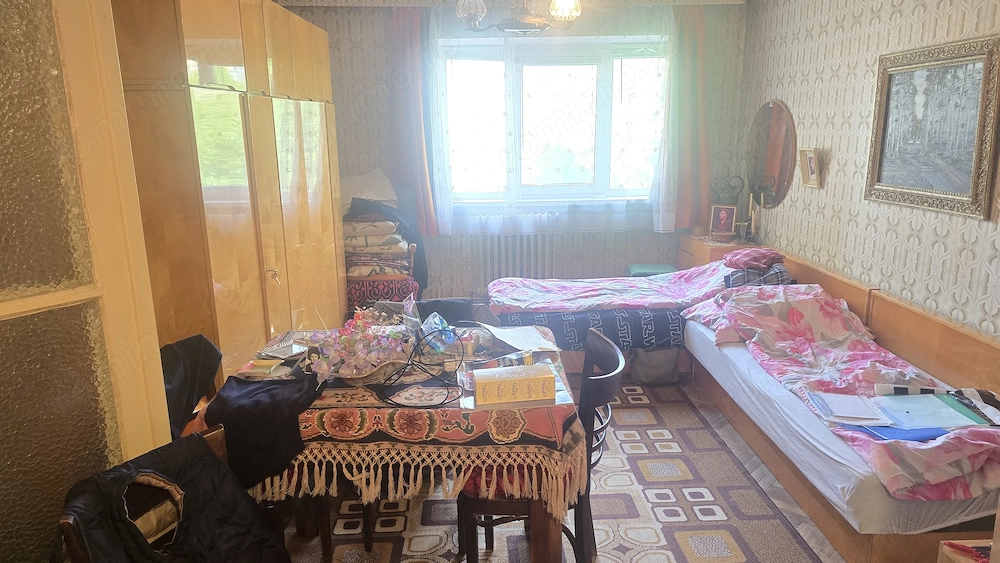 Vand apartament 3 camere in Deva, zona Narciselor, (Piata Centrala), etaj, 2, bloc de 4 etaje 