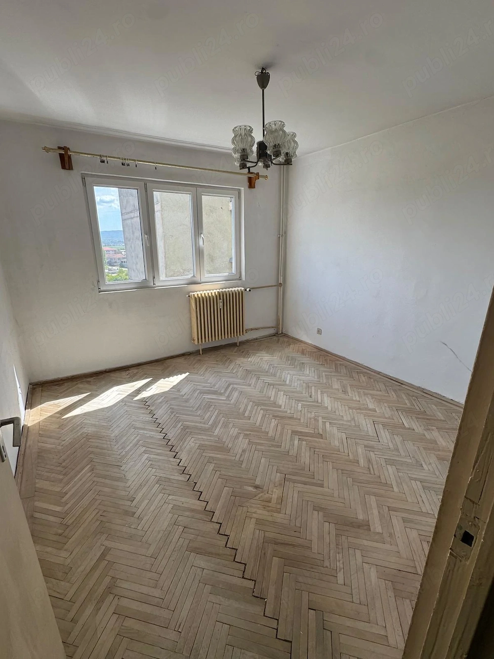 vand apartament 3 camere, zona Splai Mihai Viteazul, etaj superior , gazul tras