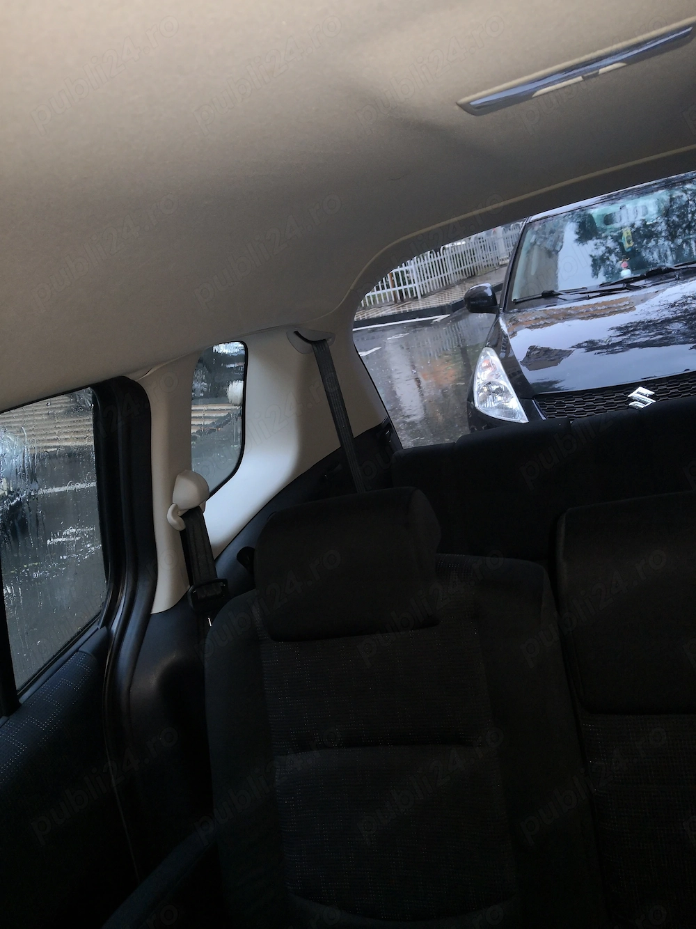 Vând Mazda 5 an fabricație 2010 motorizare 1,8 benzină 7 locuri km 198000 stare Perfecta 4500 euro 