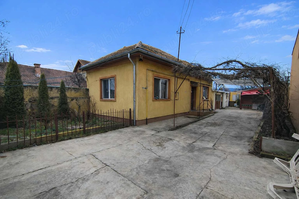 De vânzare casă cu teren generos   zonă Piața Abator
