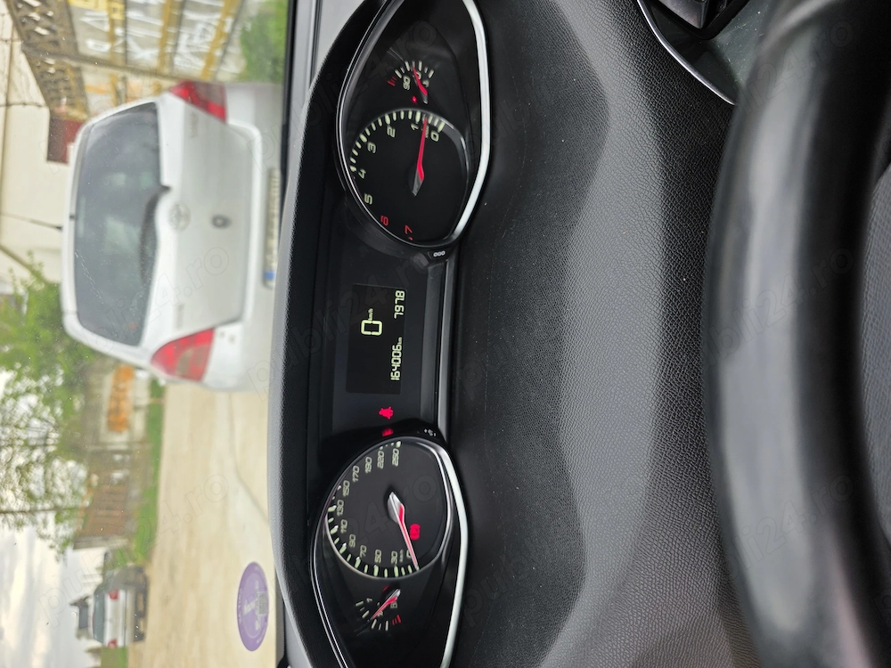 Peugeot 308 1.2 vând 6000 Euro 