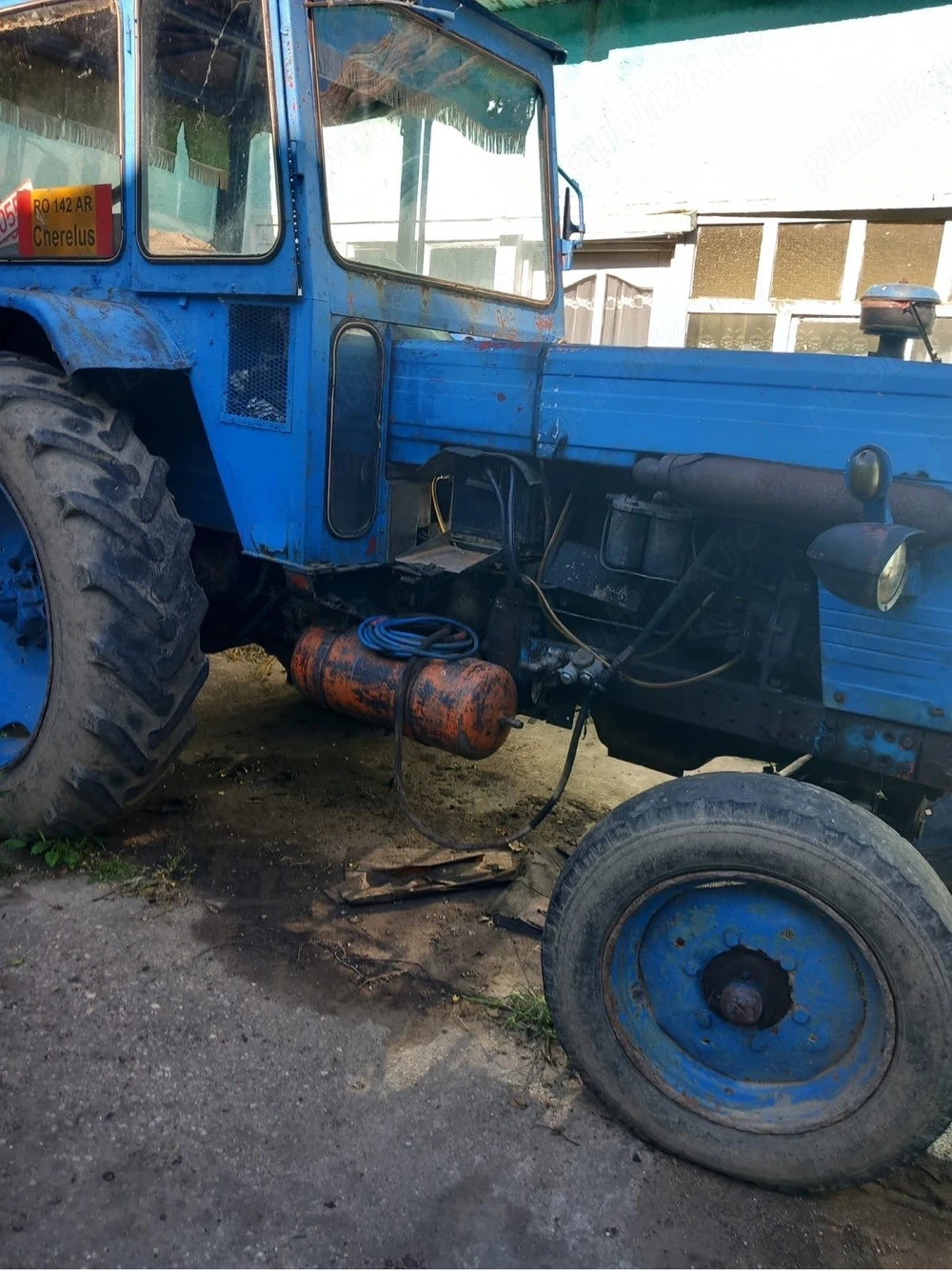 Vand tractor UTB