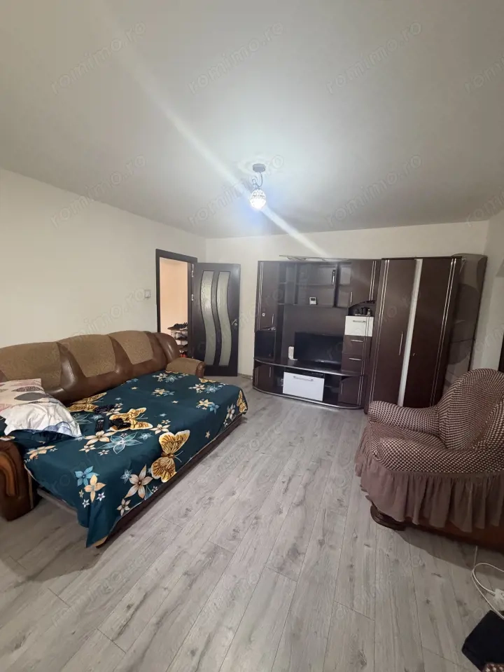 Apartament 2 camere semidecomandat la parter, 55 mp, CRAIOVITA